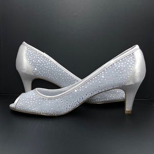 NWOB Adrianna Papell Boutique peep toes, Size 8